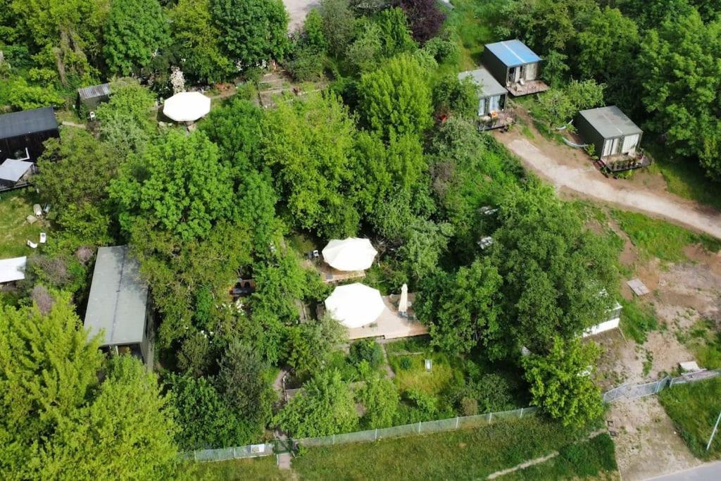 Riverfront Cabins In The Garden Poznan Exterior photo