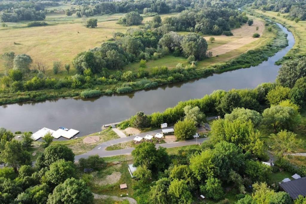 Riverfront Cabins In The Garden Poznan Exterior photo