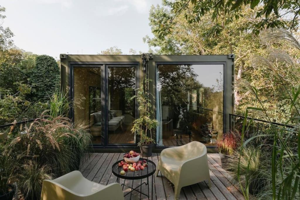 Riverfront Cabins In The Garden Poznan Exterior photo